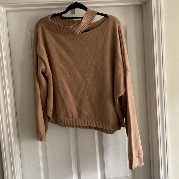 BYEGREIS | Asymmetrical Cutout Sweater - Picture 5 of 10